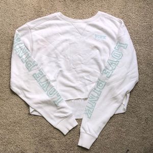 white cropped long sleeve crewneck 💗
